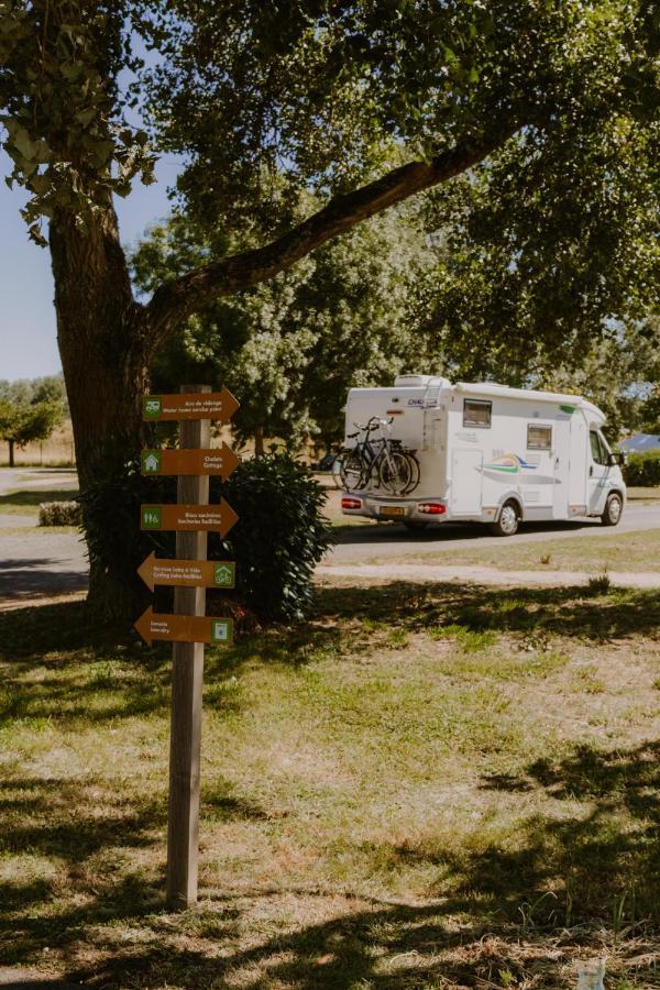 Camping Onlycamp Tours Val De Loire Saint-Avertin Exteriör bild