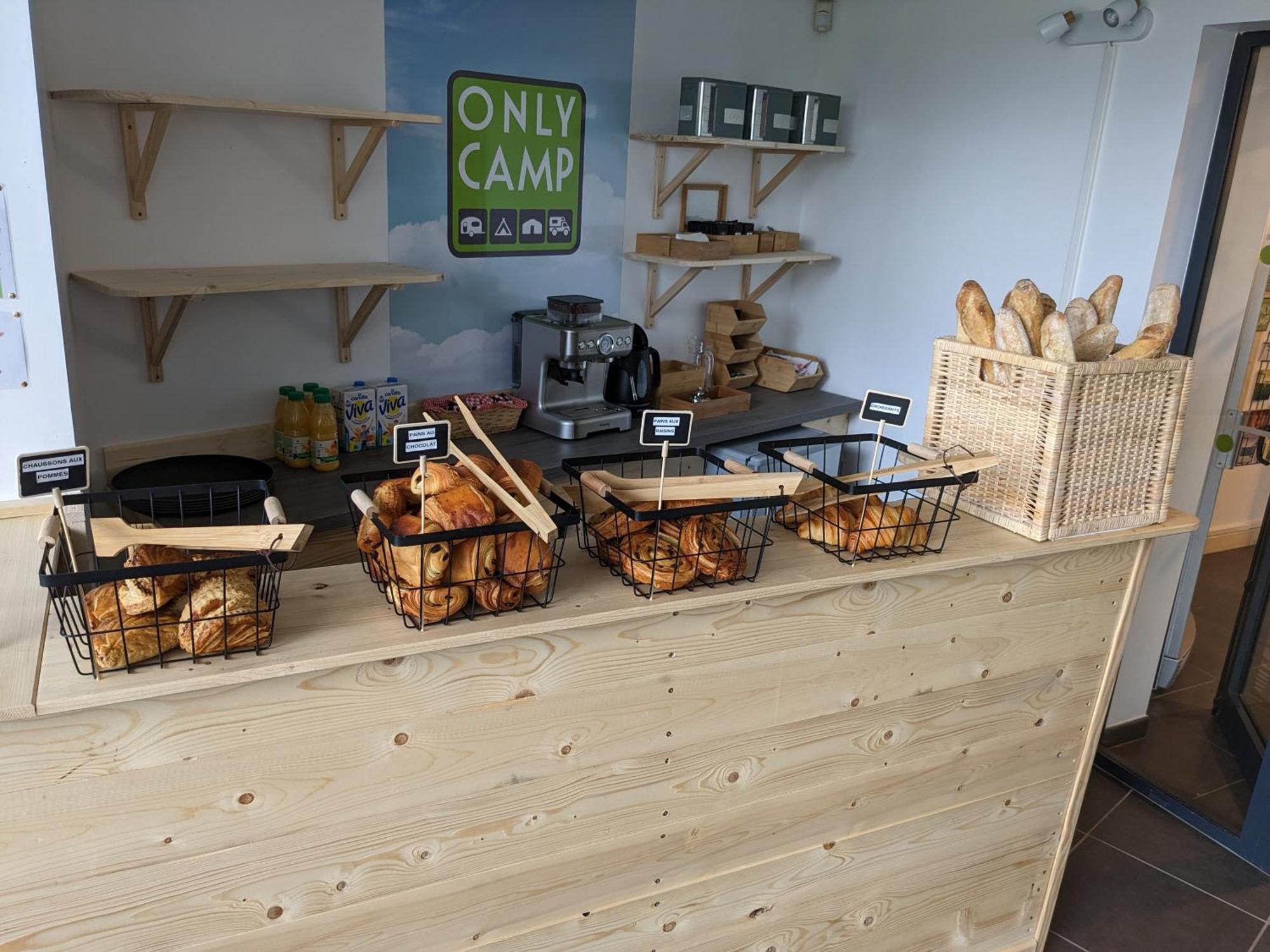 Camping Onlycamp Tours Val De Loire Saint-Avertin Exteriör bild